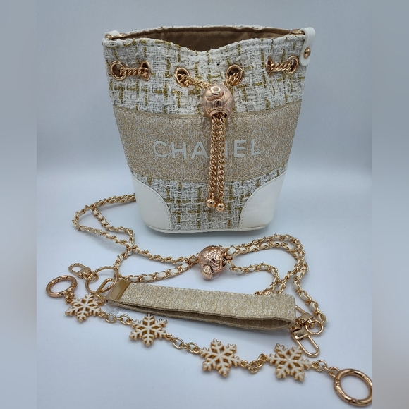 CHANEL Winter Tweed Make-up Bucket Bag Crossbody Gold Chain Snowflake GWP NIB - Picture 5 of 11